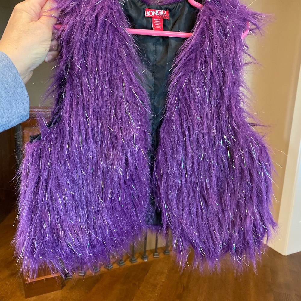 Kids Size L fur vest.